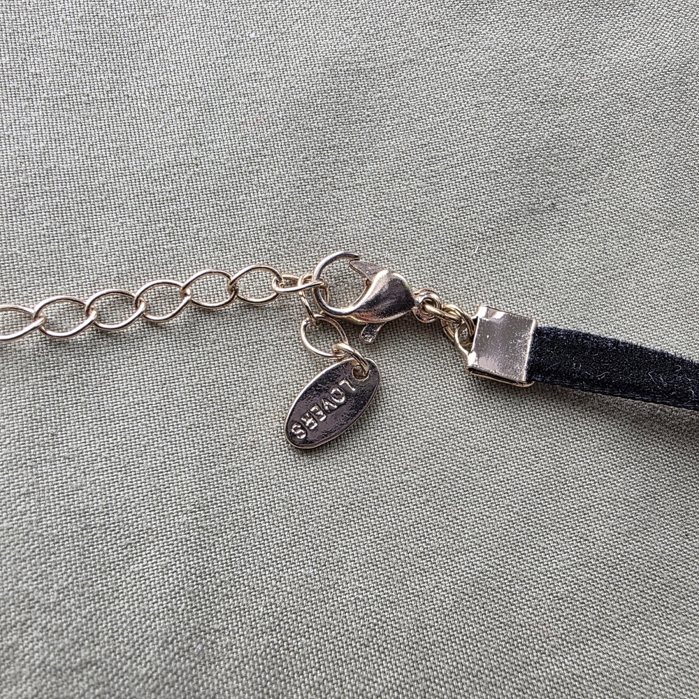 🤍 Velvet Snake Choker - Picture 3 of 6